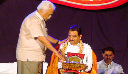 Felicitation by Sri RV Deshpande, Industry Minister, Karnataka